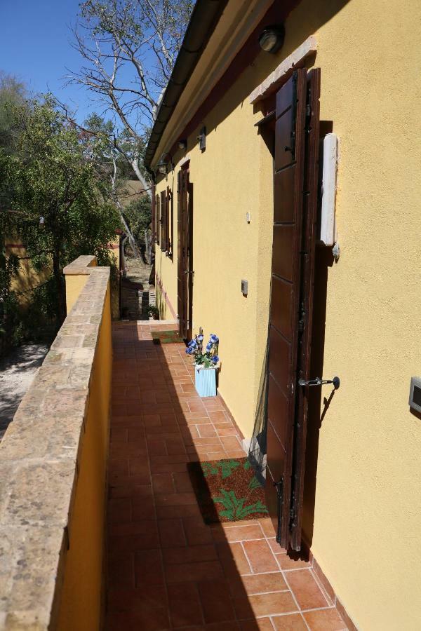 Agriturismo Fattoria Del Colle Iesi Eksteriør bilde