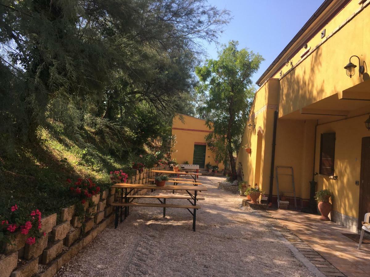 Agriturismo Fattoria Del Colle Iesi Eksteriør bilde